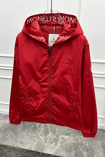 Мужская ветровка Moncler красного цвета   