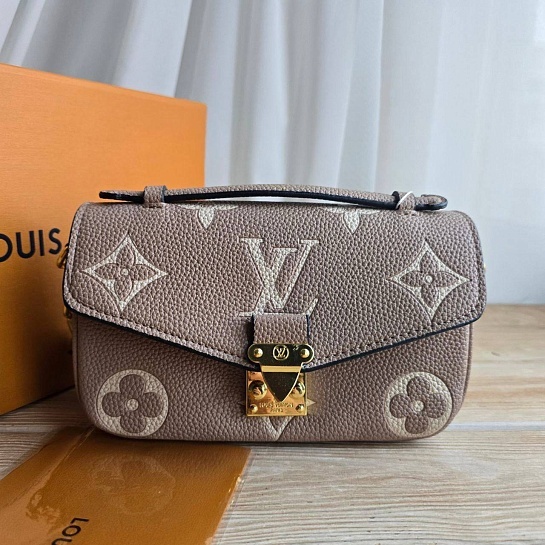 Кожаная сумка Louis Vuitton Pochette Mini 19x10 см - Beige