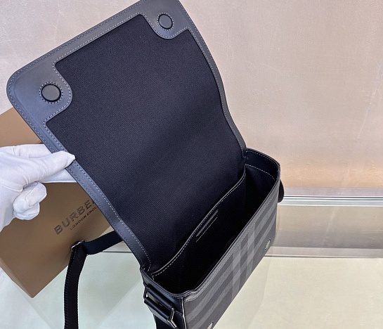 Кожаная сумка Burberry Alfred Premium 25.5x21.5x6.5 см