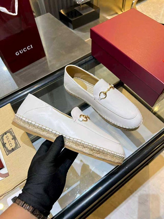 Женские кожаные лоферы Gucci GG Horsebit premium