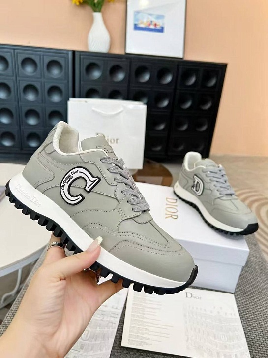 Женские серые кроссовки Dior C'est