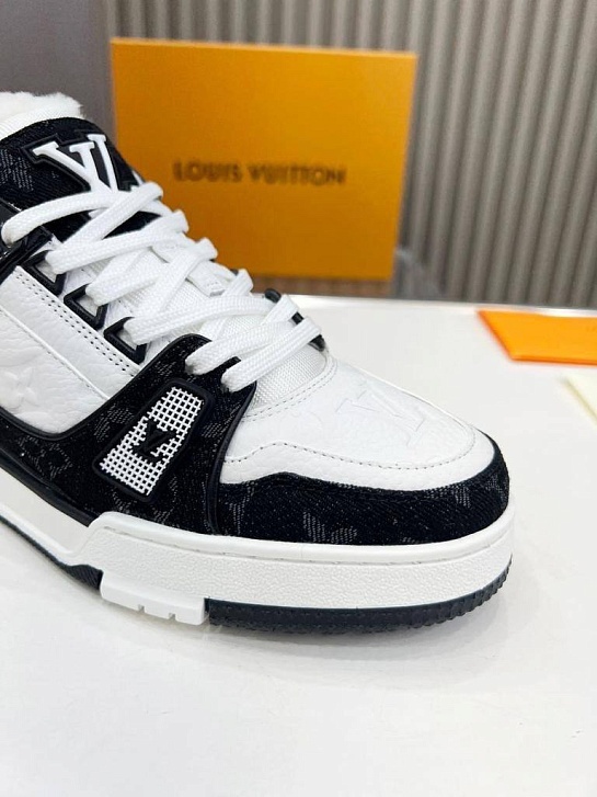 Кожаные кроссовки с мехом Louis Vuitton Trainer Premium - White / Black