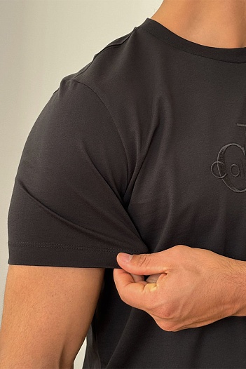 Футболка чёрного цвета Calvin Klein embroidered-logo   