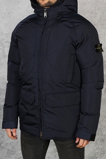 Утеплённая синяя парка Stone Island с патчем на плече   