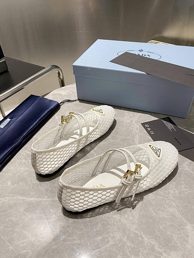 Женские сетчатые балетки Prada белого цвета   
