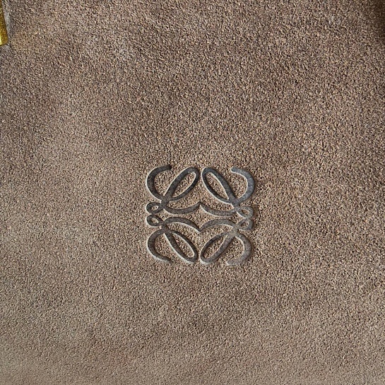 Замшевая сумка Loewe 34x16 см