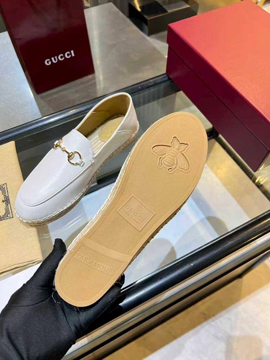 Женские кожаные лоферы Gucci GG Horsebit premium