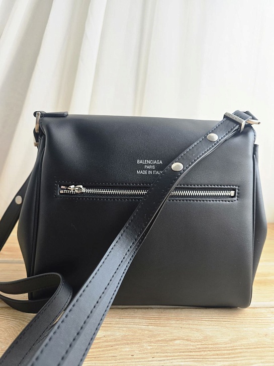 Кожаная сумка Balenciaga 23x20 см