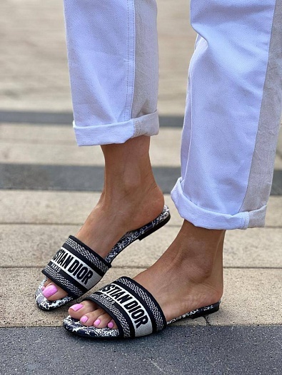Женские шлепанцы Dior Dway Slide Embroidered Cotton   