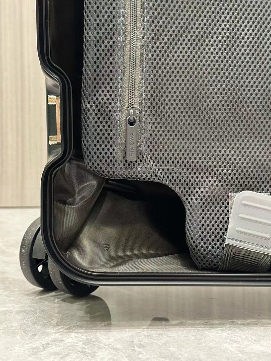 Чемодан Rimowa Aluminum M Premium 66x43x27 см