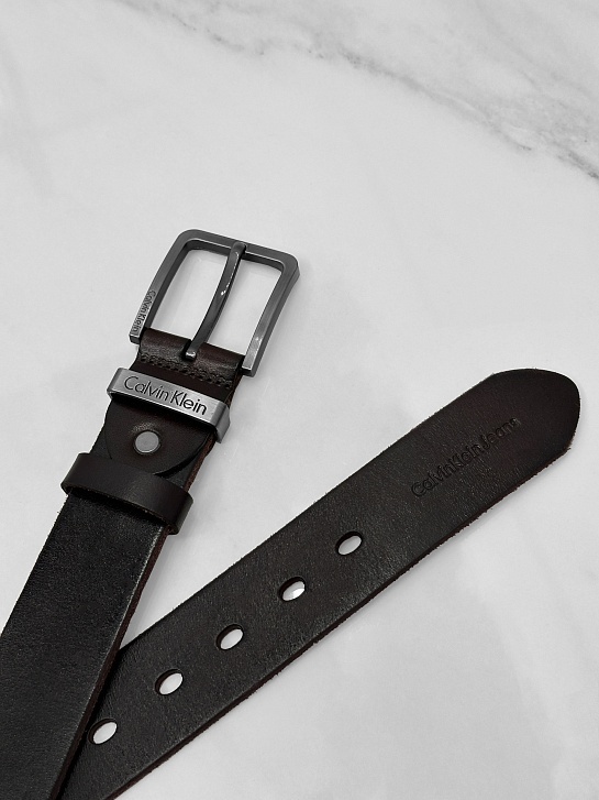 Мужской кожаный ремень Calvin Klein коричневого цвета