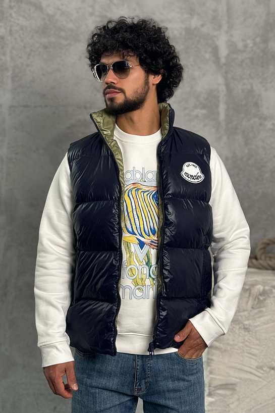 Утеплённый жилет Moncler синего цвета