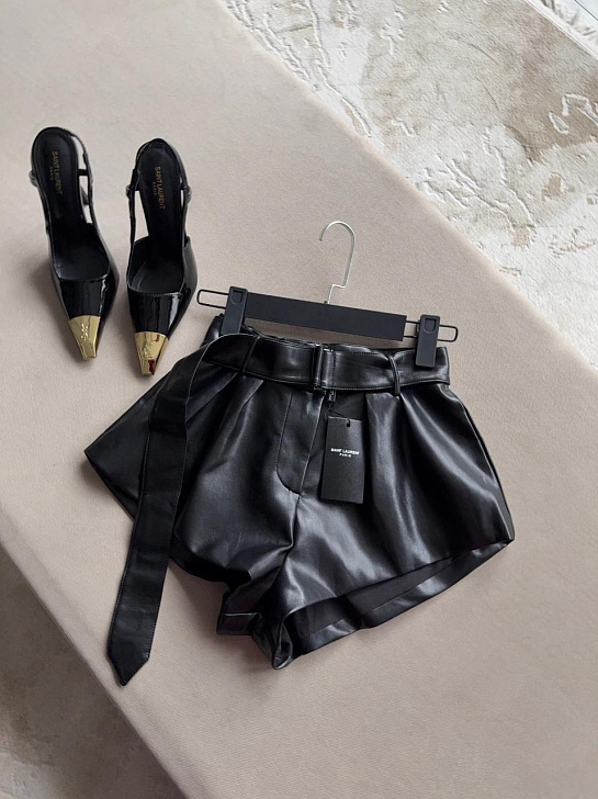 Женские кожаные шорты чёрного цвета Yves Saint Laurent