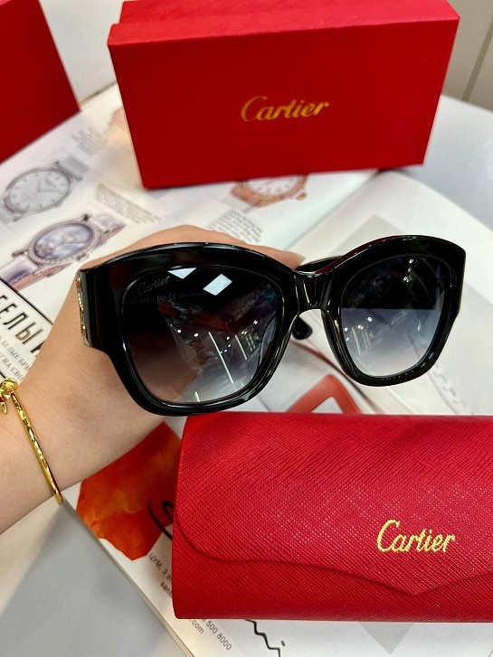 Солнцезащитные очки Cartier с чёрными линзами
