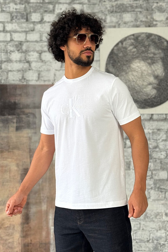Футболка белого цвета Calvin Klein embroidered-logo