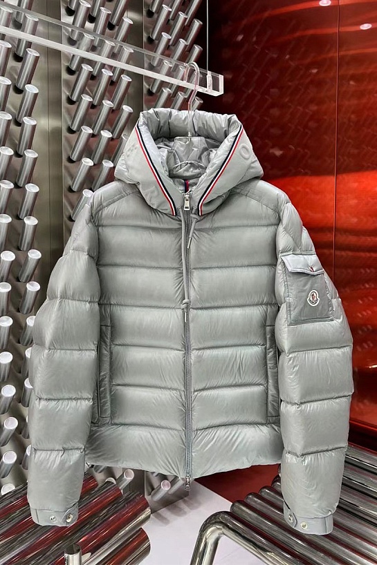 Мужской серый пуховик Moncler Pavin