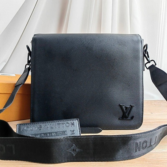 Кожаная сумка-планшет Louis Vuitton 27x24 см