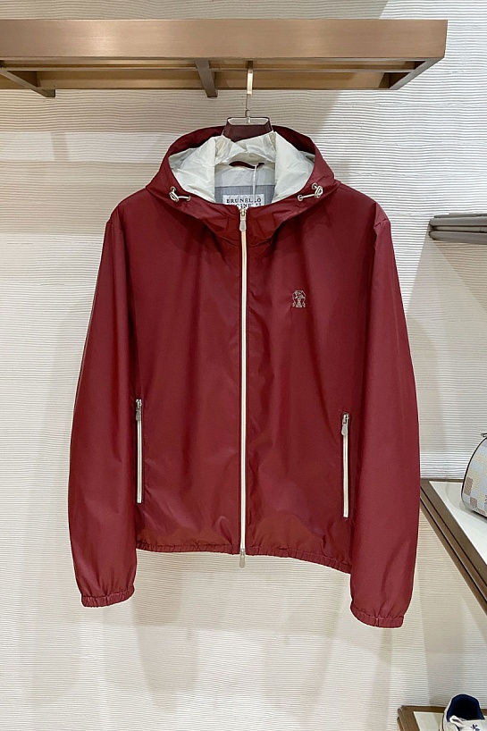 Мужская ветровка Brunello Cucinelli бордового цвета