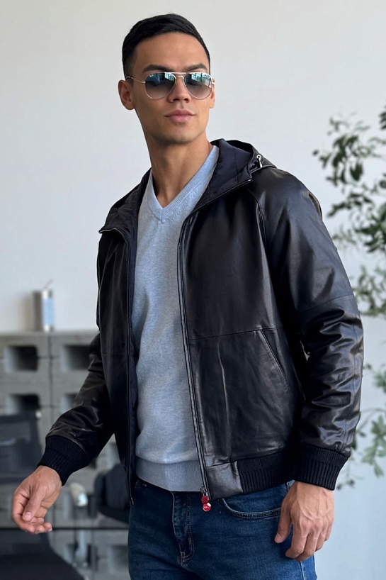 Кожаная куртка чёрного цвета Kiton Premium