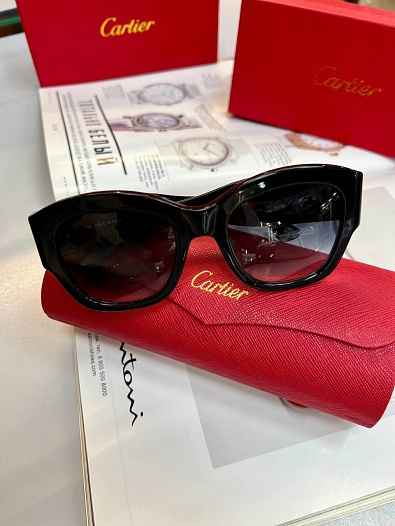 Солнцезащитные очки Cartier с чёрными линзами   