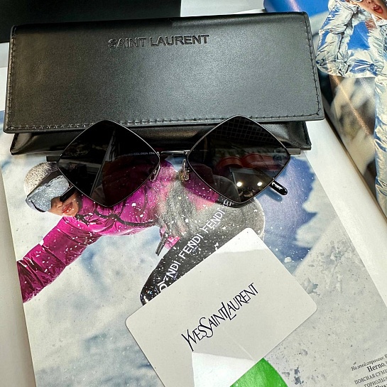 Солнцезащитные очки Yves Saint Laurent