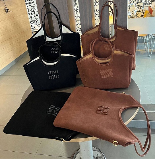 Замшевая чёрная сумка MIU MIU 43x20 см