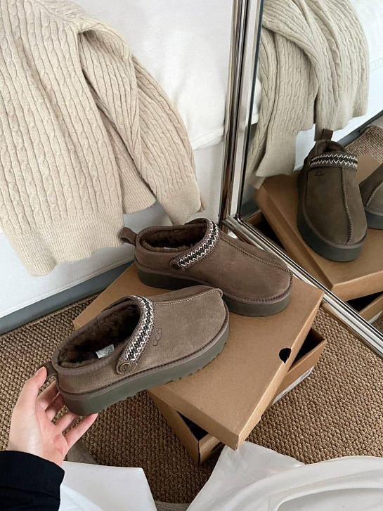 Замшевые женские слиперы с мехом UGG Lanah
