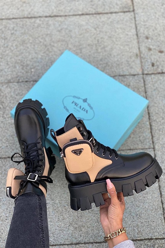 Кожаные женские ботинки Prada - Black / Beige