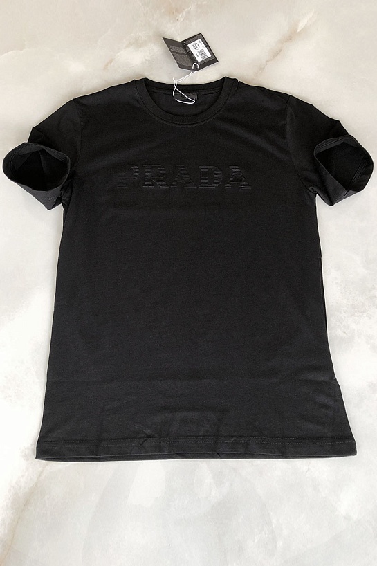Чёрная мужская футболка Prada embossed logo
