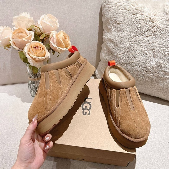 Меховые женские слипоны UGG Tassle - Chestnut