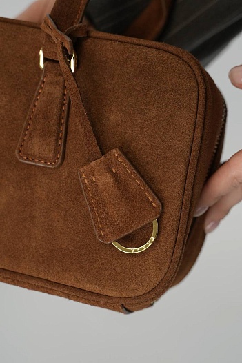 Замшевая сумка Prada 31x16 см   