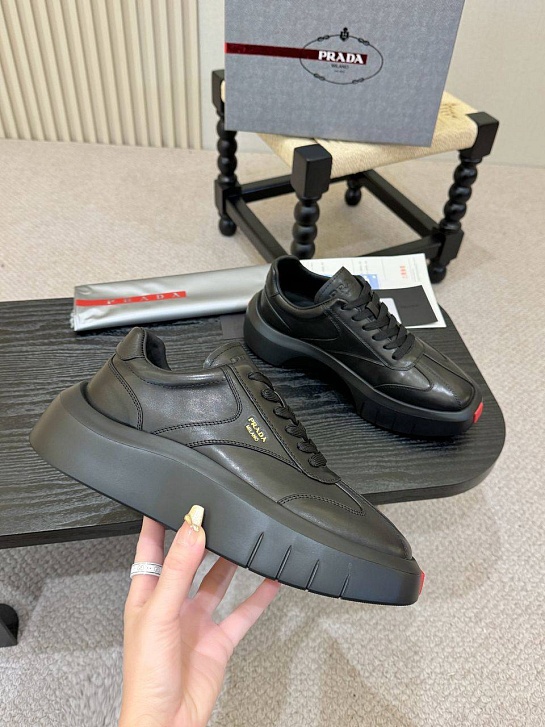 Мужские кожаные кроссовки Prada