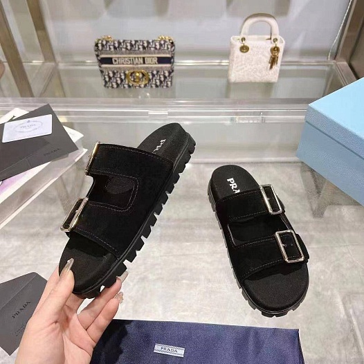 Женские замшевые сандалии Prada   