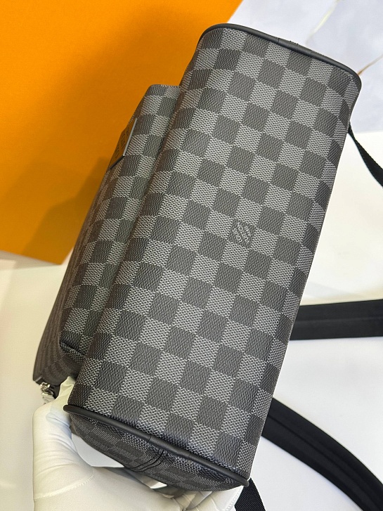 Кожаный рюкзак Louis Vuitton Damier Infini premium 40x31x15 см