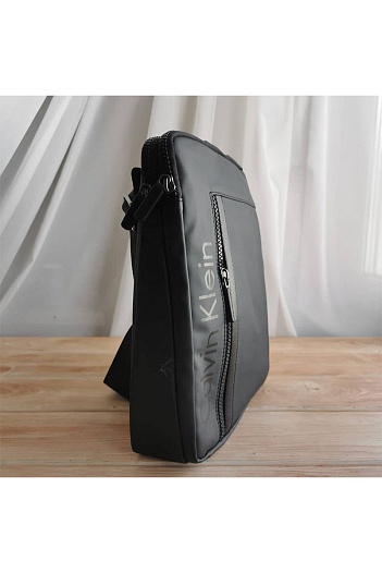 Мужская чёрная сумка Calvin Klein 27x23 см   