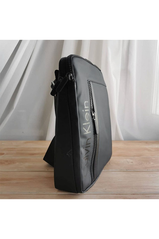 Мужская чёрная сумка Calvin Klein 27x23 см