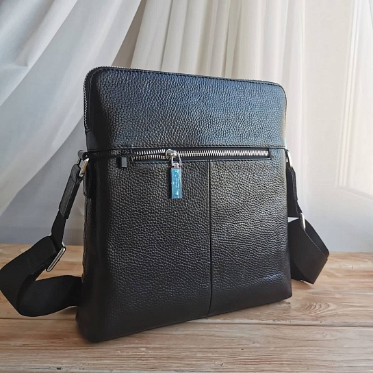 Кожаная чёрная сумка-планшет Gucci 28x26 см