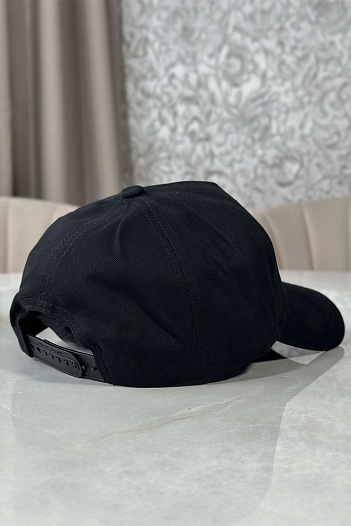 Бейсболка чёрного цвета Armani Exchange embroidered-logo   