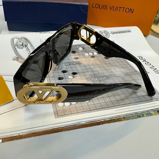 Солнцезащитные очки Louis Vuitton Link Square   