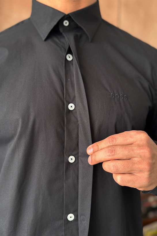 Мужская чёрная рубашка Hugo Boss logo-embroidered