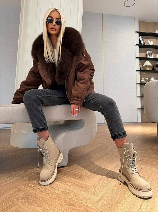 Женская утеплённая дубленка Max Mara с натуральным мехом