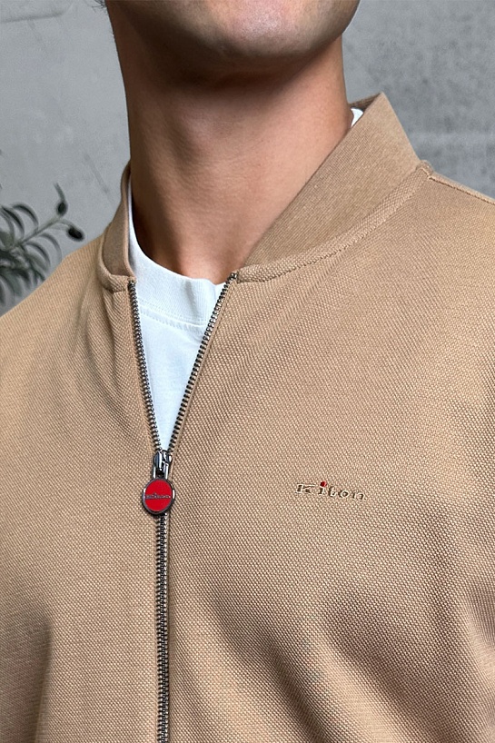 Кофта на молнии Kiton бежевого цвета