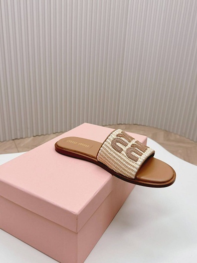 Женские шлёпанцы MIU MIU бежевого цвета   