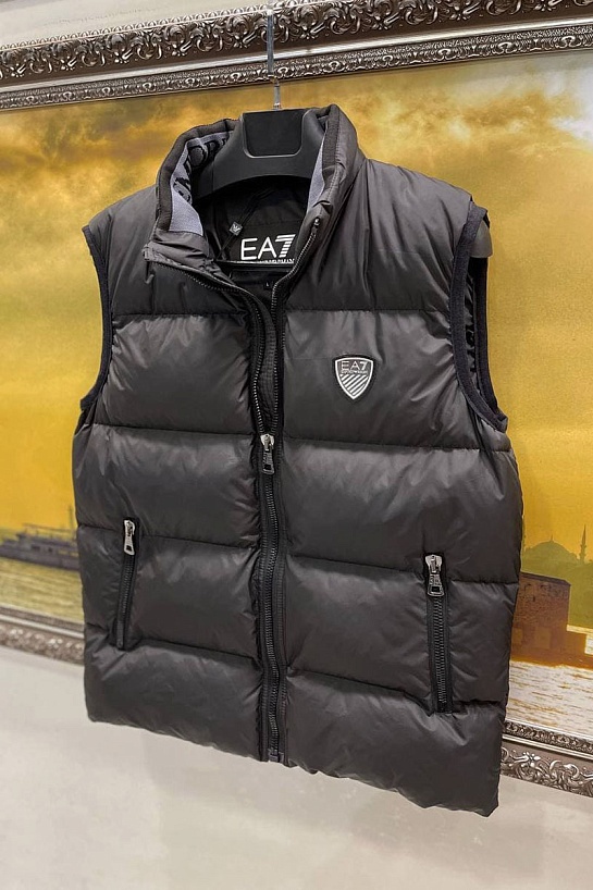 Мужской чёрный жилет Emporio Armani 7