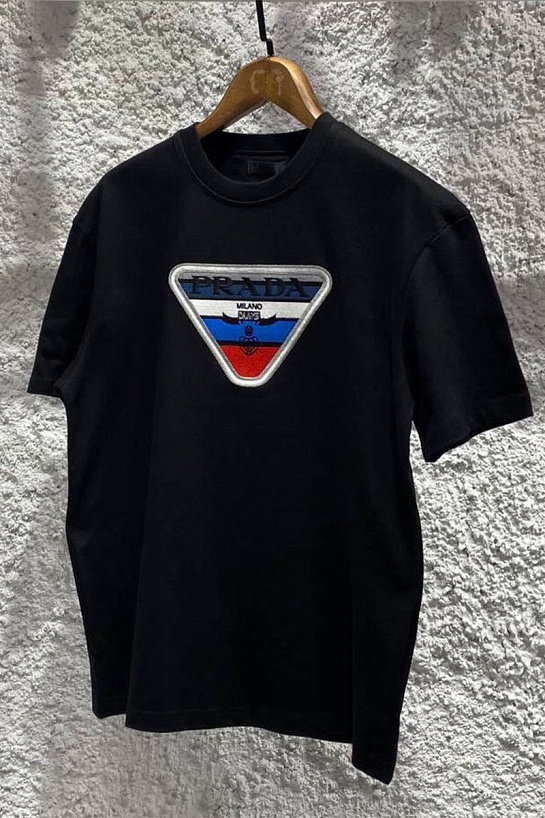 Чёрная оверсайз футболка Prada