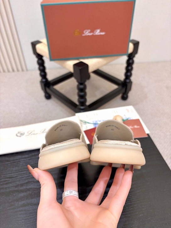 Мужские замшевые шлёпанцы Loro Piana