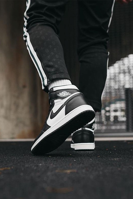 Кроссовки Nike Air Jordan 1 Retro High - Black / White