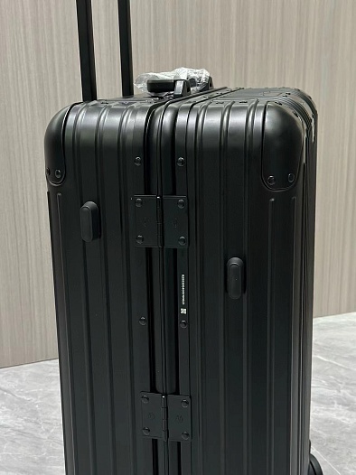 Чемодан Rimowa Aluminum M Premium 66x43x27 см   