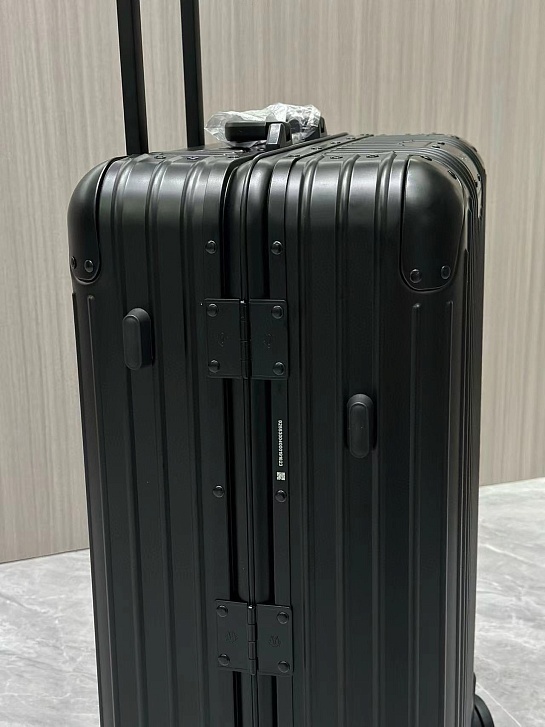 Чемодан Rimowa Aluminum M Premium 66x43x27 см