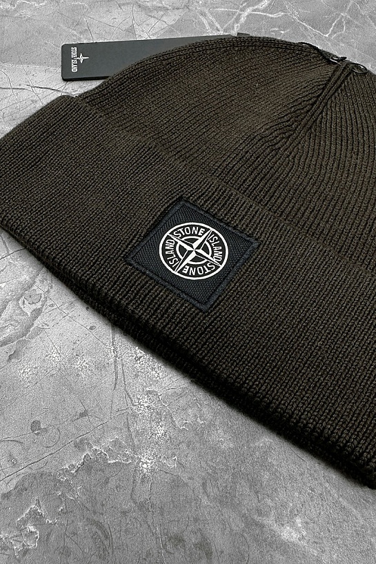 Зелёная шапка Stone Island compass-patch